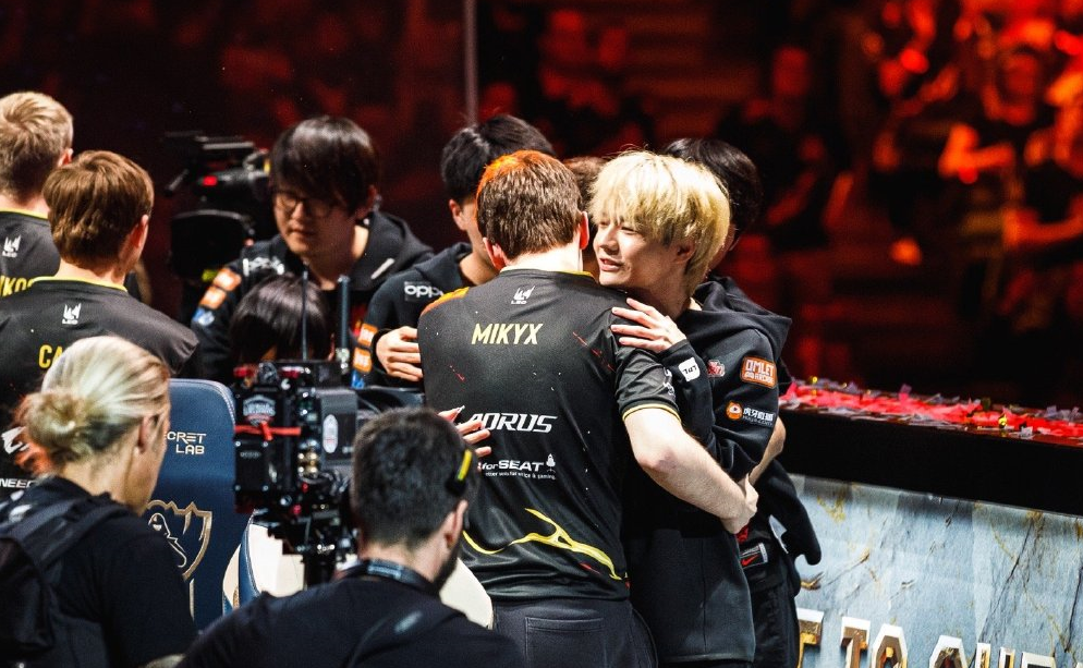 皇家社会训练开放日；冲刺阶段复出首秀引欢呼；全明星赛在即；赛季目标并未改变的简单介绍